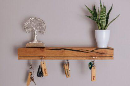 Zu sehen ist Bild 1 zum Beitrag mit dem Thema: Wie ein Schlüsselbrett aus Massivholz deinen Eingangsbereich verschönert